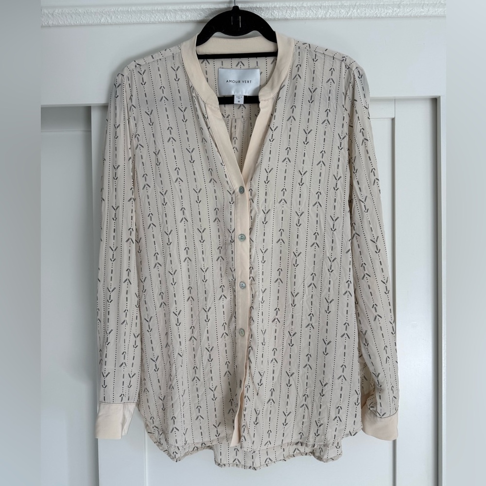 AMOUR VERT Silk Cream Patterned Button-Up Blouse | Size M